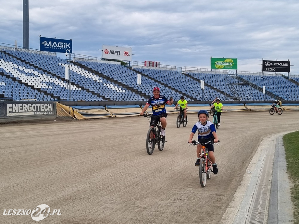 Na stadionie kręcili kilometry dla Leszna