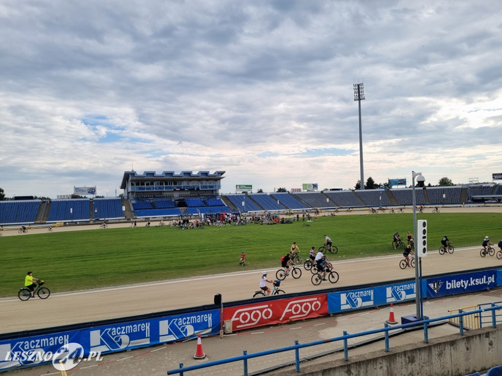 Na stadionie kręcili kilometry dla Leszna