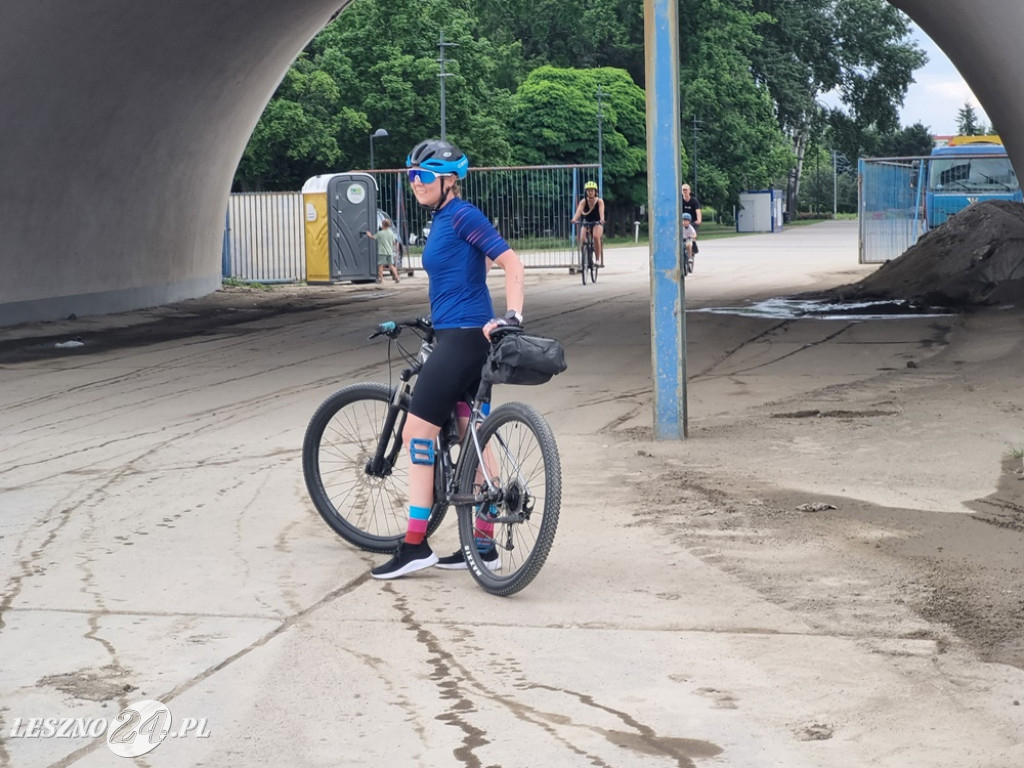 Na stadionie kręcili kilometry dla Leszna