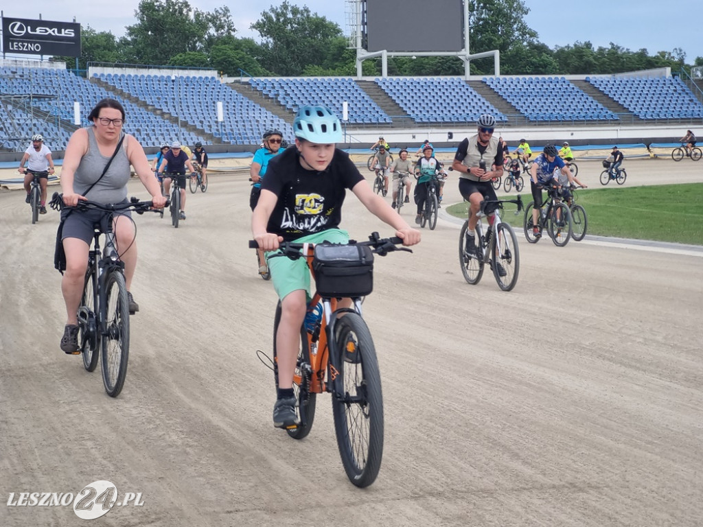 Na stadionie kręcili kilometry dla Leszna