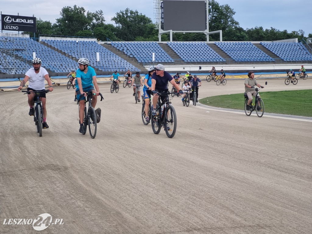 Na stadionie kręcili kilometry dla Leszna