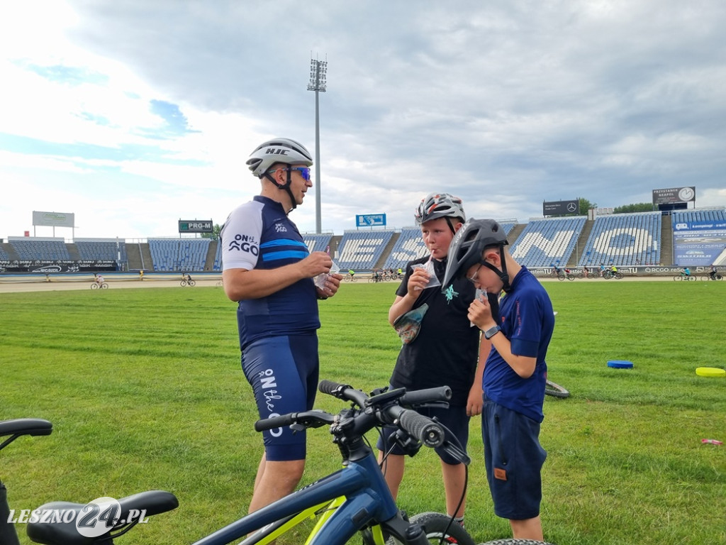 Na stadionie kręcili kilometry dla Leszna