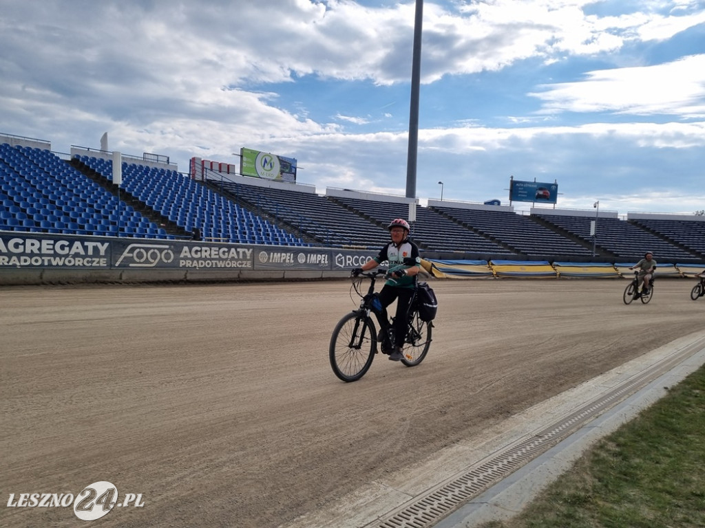 Na stadionie kręcili kilometry dla Leszna