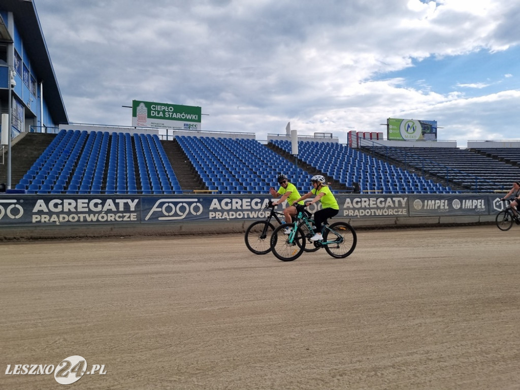 Na stadionie kręcili kilometry dla Leszna