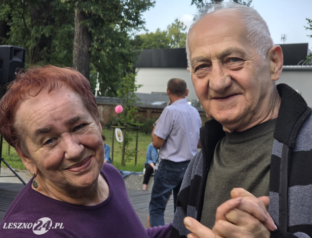 Potańcówka pod chmurką w Lesznie