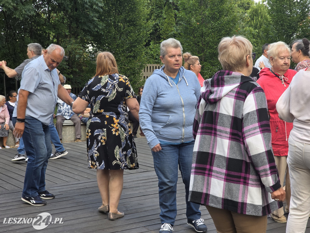 Potańcówka pod chmurką w Lesznie