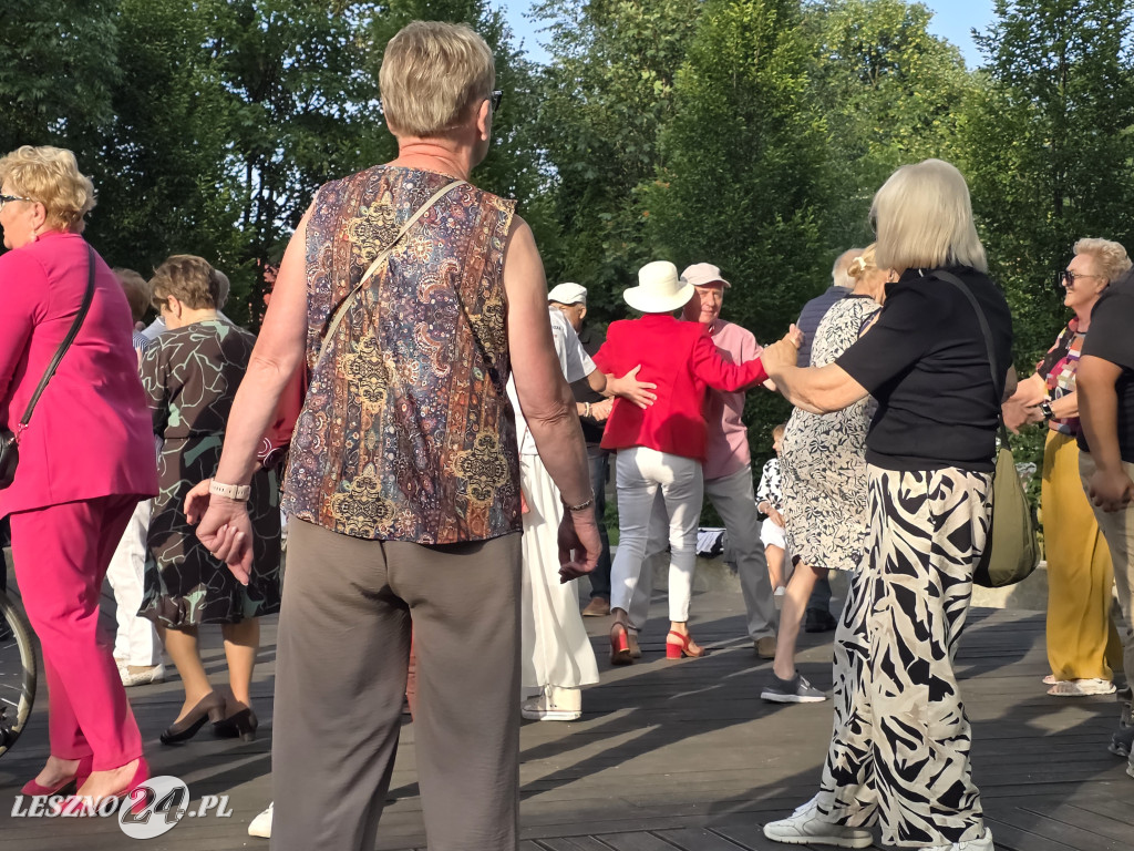 Potańcówka pod chmurką w Lesznie