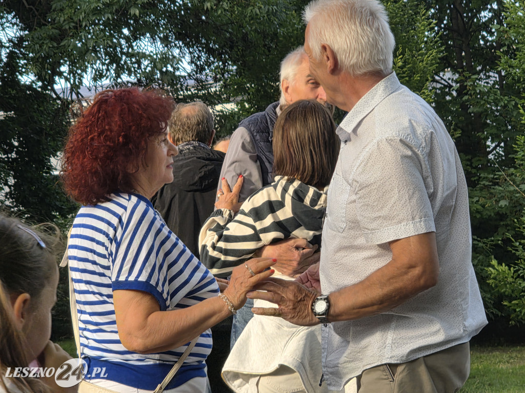 Potańcówka pod chmurką w Lesznie