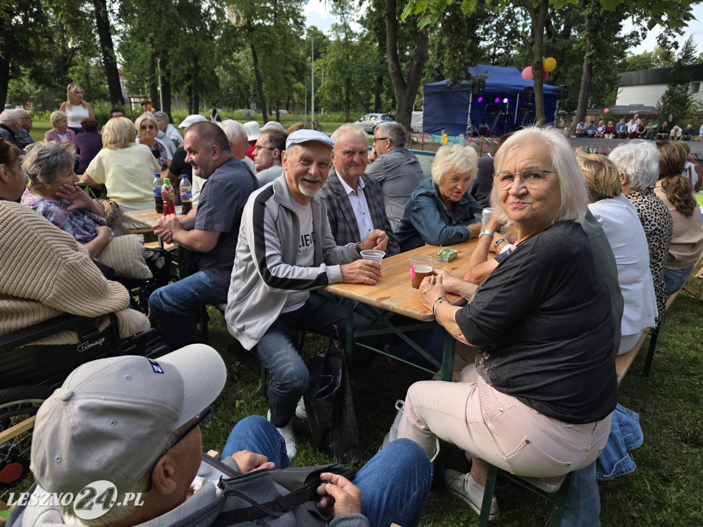 Potańcówka pod chmurką w Lesznie
