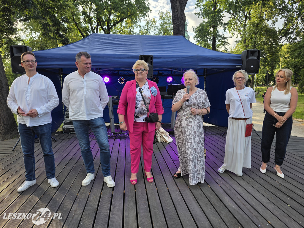 Potańcówka pod chmurką w Lesznie