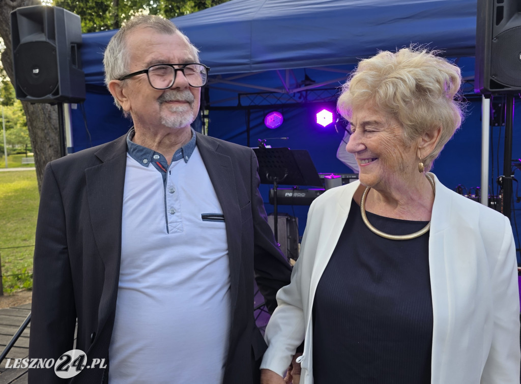 Potańcówka pod chmurką w Lesznie