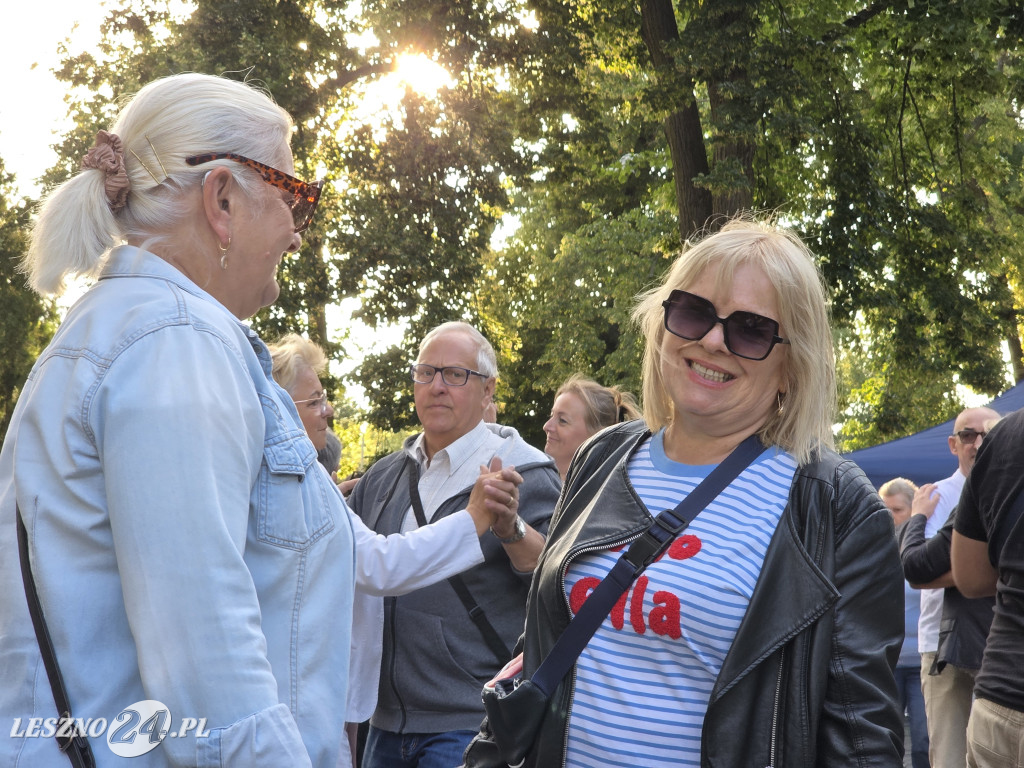 Potańcówka pod chmurką w Lesznie