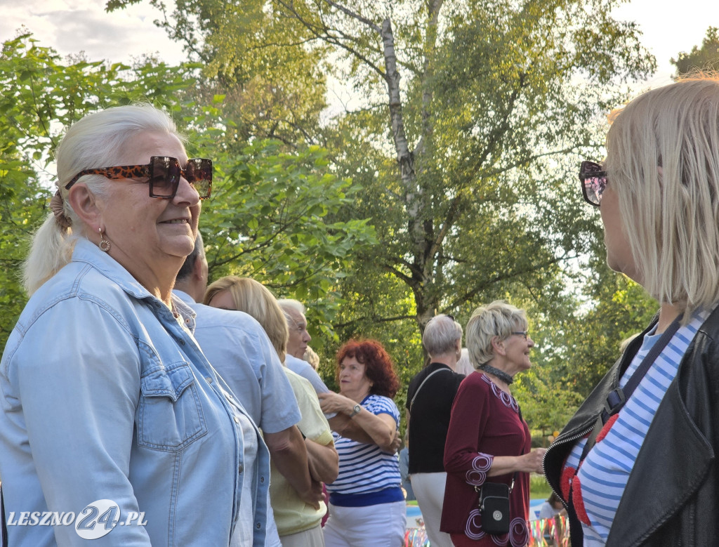 Potańcówka pod chmurką w Lesznie