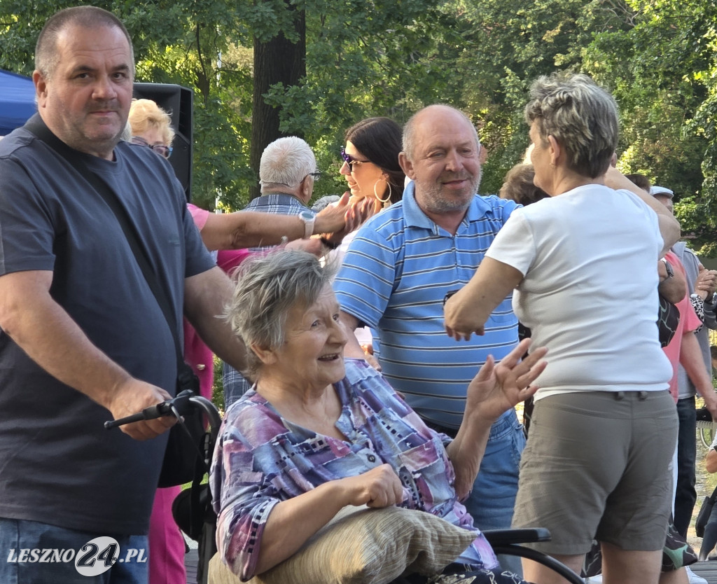 Potańcówka pod chmurką w Lesznie