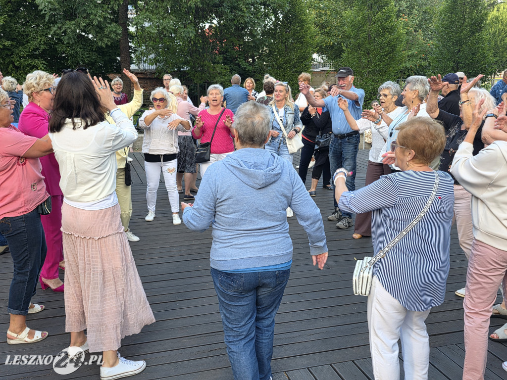 Potańcówka pod chmurką w Lesznie