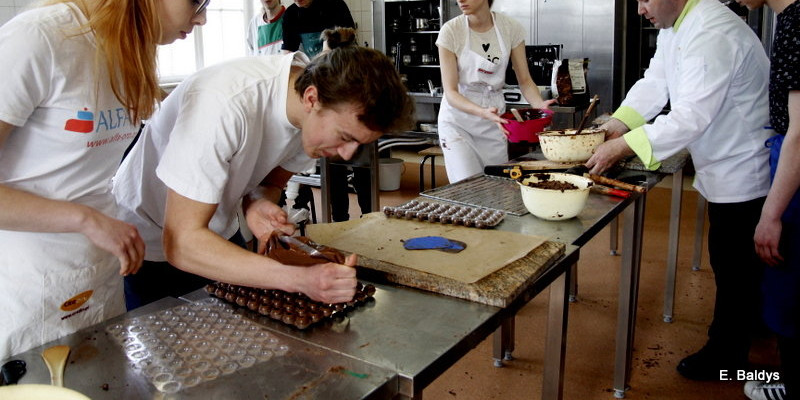 Słodkie warsztaty w ZSE w Lesznie (zdjęcia)