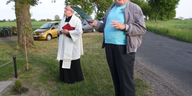 Mieszkańcy odnowili krzyż (zdjęcia)