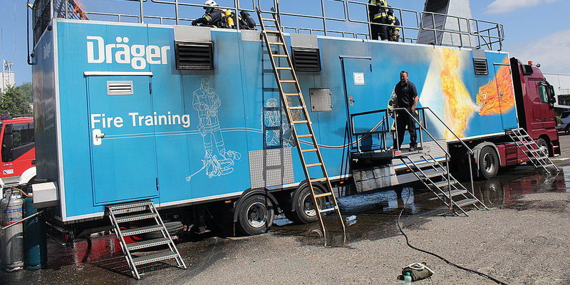 Niecodzienne ćwiczenia strażackie (zdjęcia)