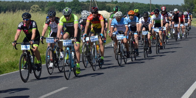 Kolarze na szosach pojezierza (zdjęcia)