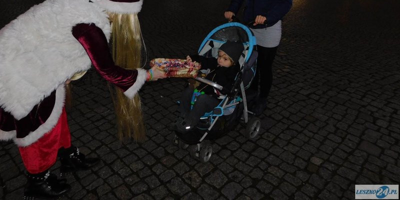 Przechodniów częstowano piernikami (zdjęcia) 