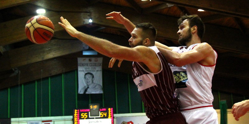 Trapez pękał w szwach (zdjęcia)