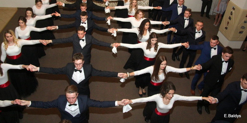 Studniówka I LO w Finezji (zdjęcia)