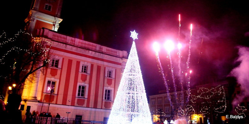 Światełko do nieba z Rynku w Lesznie (zdjęcia)