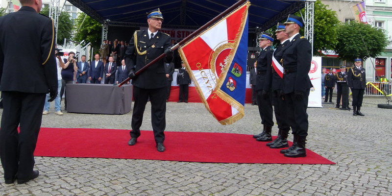 Leszczyńscy strażacy mają sztandar (zdjęcia)