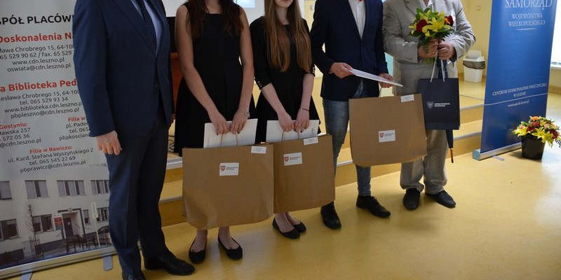 Młodzież tworzy biznesplany (kilka zdjęć)