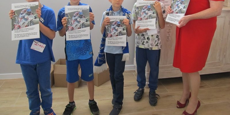 Prezent na 100-lecie niepodległości (zdjęcia)