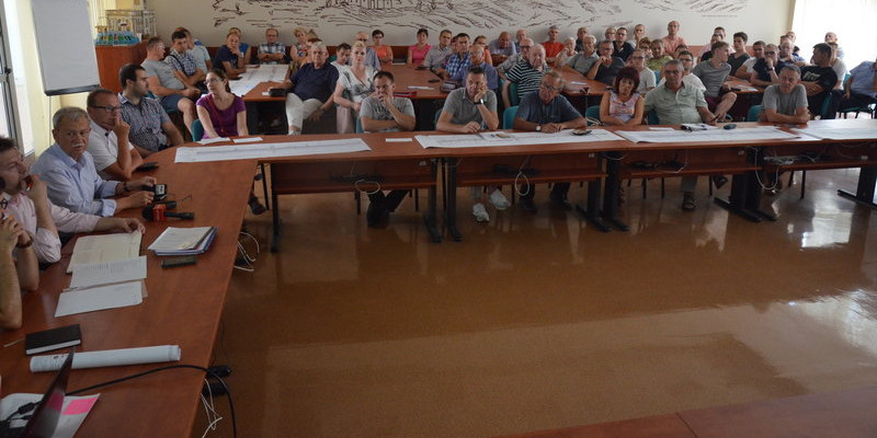 Burzliwe konsultacje w sprawie przebudowy ul. Szybowników  (zdjęcia)