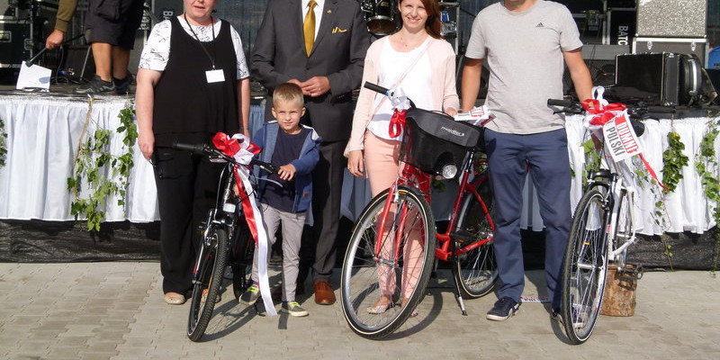 Paszkowiakowie na biało-czerwonych rowerach (zdjęcia)