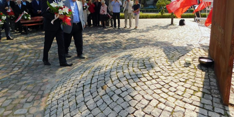 Oddali hołd ludziom Solidarności (zdjęcia)