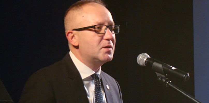 Prezydent Borowiak pozywa hejterów z portalu elka.pl 