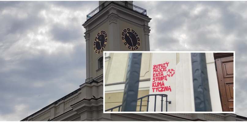 W nocy ktoś zniszczył elewację ratusza. Wandale byli zamaskowani. Mieli gotowy sza