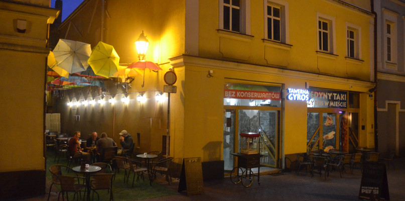 Tawerna Gyros teraz z klimatyczną alejką (zdjęcia)