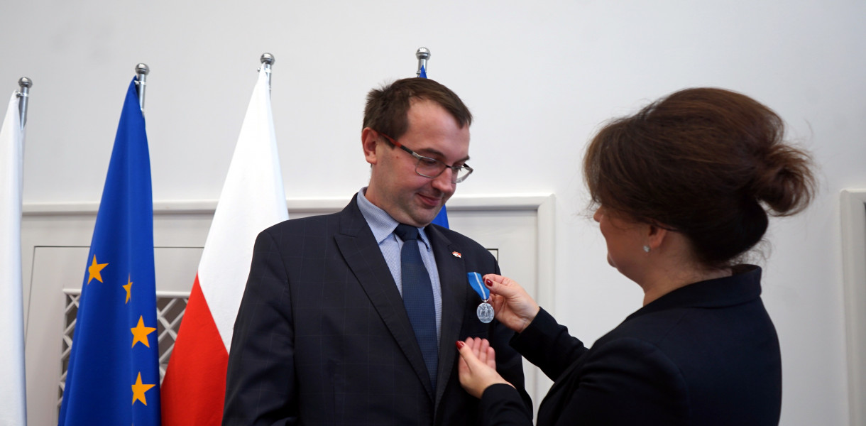 Otrzymali medale za zasługi dla Niepodległej (zdjęcia)