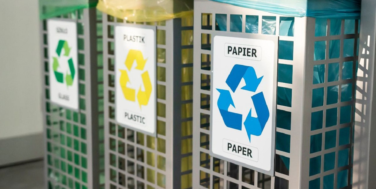 Segregacja śmieci kolory - Jak prawidłowo sortować odpady w domu?