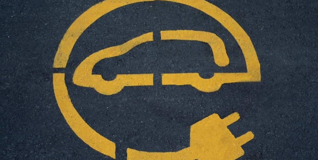 Jak dbać o samochód hybrydowy? Porady i wskazówki.