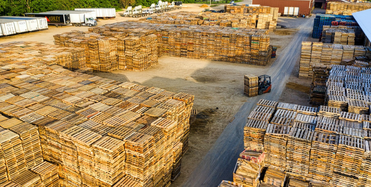 Skup palet przemysłowych – na co zwrócić uwagę?