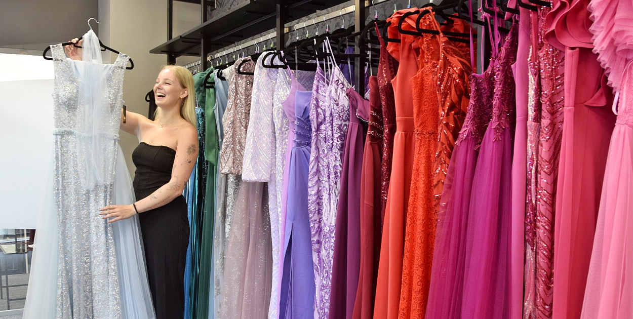 Sukienki na wiele okazji z nowego salonu AM Style w Lesznie (zdjęcia, film)