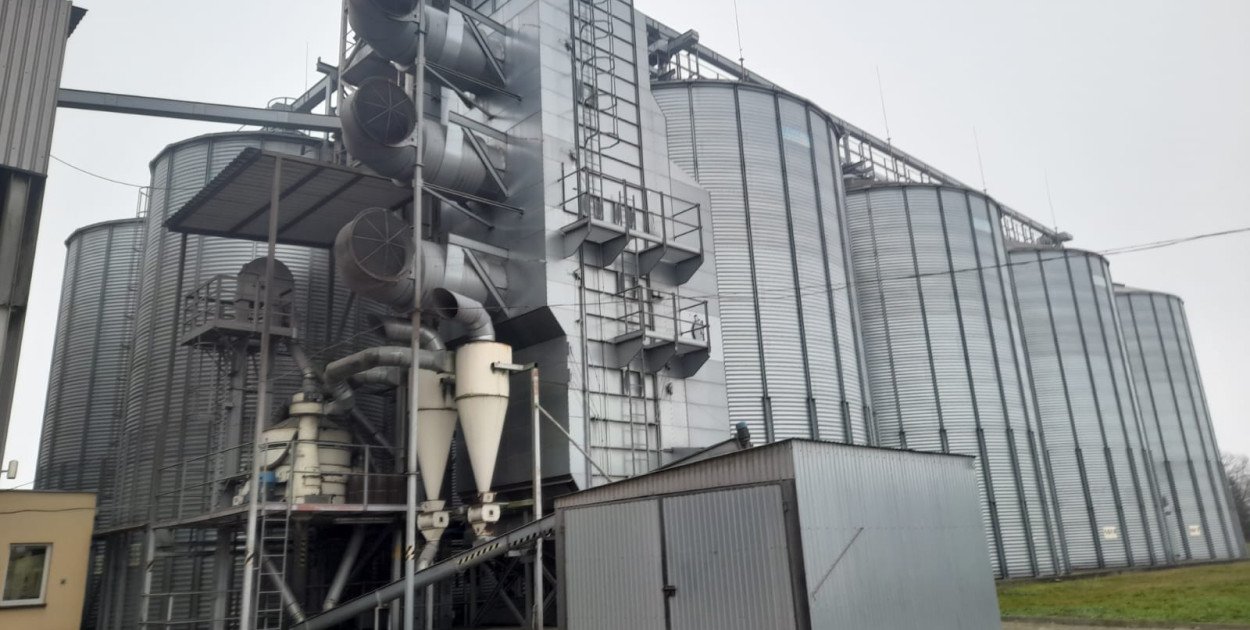 Ogromne silosy zbożowe w Goli koło Gostynia mają być zdemontowane (zdjęcia)