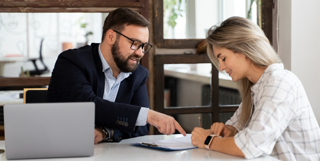 Kredyt dla jednoosobowej działalności a kredyt gotówkowy – co jest bardziej opłaca