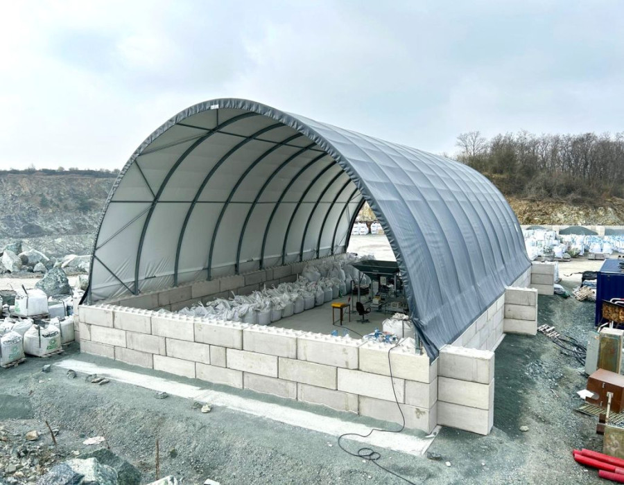 	Hala namiotowa w zastosowaniu przemysłowym – zabezpieczenie materiałów sypkich