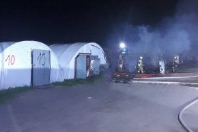 Pożar hal sprzedażowych w Czaczu-8802