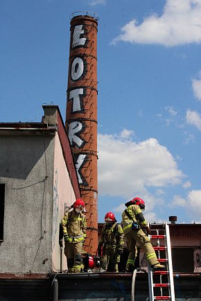 Pożar w dawnej rzeźni w Lesznie-8988