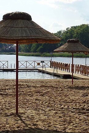 Plaża nad jeziorem pięknieje-10673
