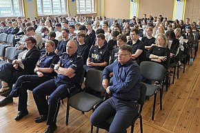 Młodzież o nauce i przyszłości podczas debaty-10795