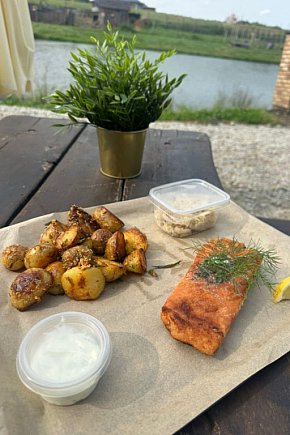 Wędzone, grillowane lub smażone zjesz w Klonówcu-10803