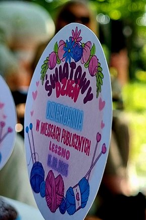 Światowy Dzień Dziergania w Miejscach Publicznych w Lesznie-10837